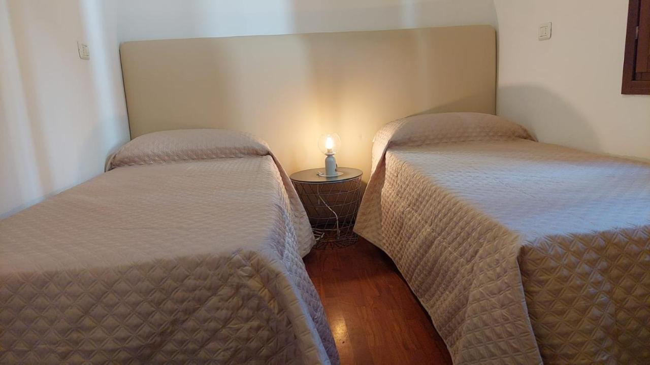 Casa Vacanze I Leoni 恩波利 外观 照片